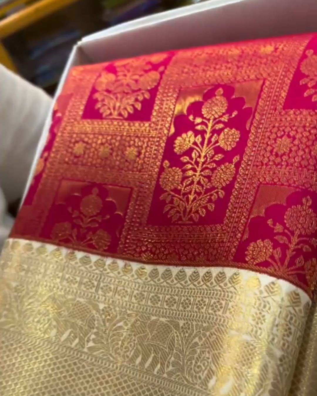 Vaira Oosi Pink Silk Saree