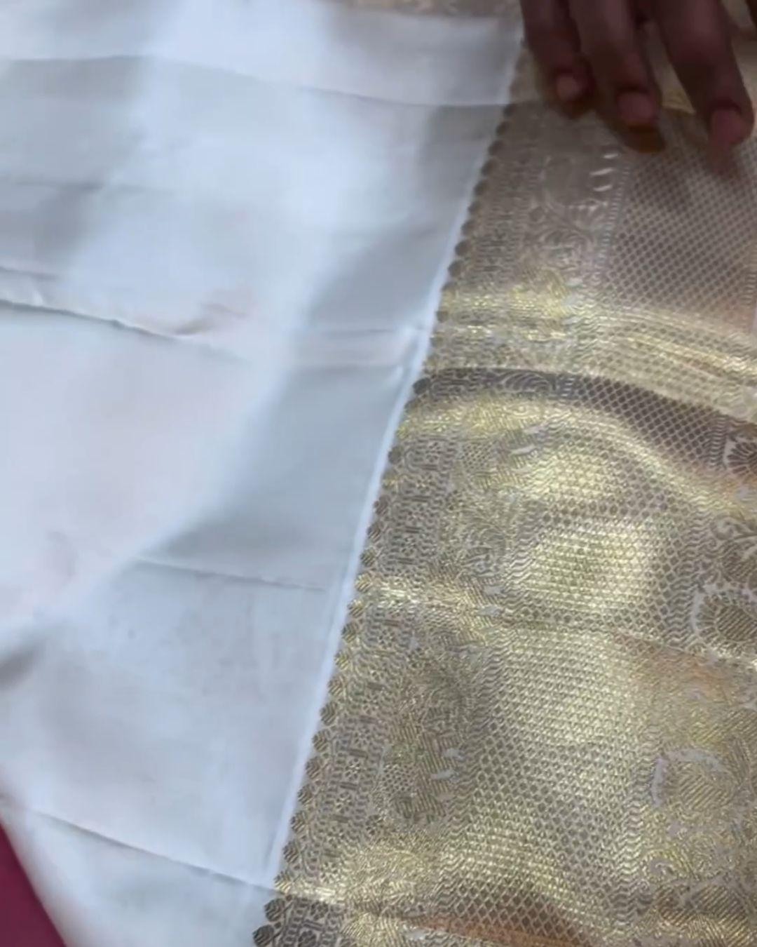 Vaira Oosi Pink Silk Saree